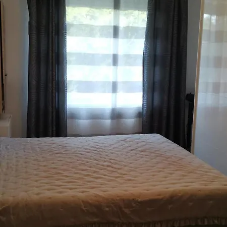 Private Apartment *